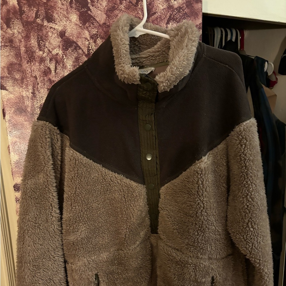 Pullover fleece jacket